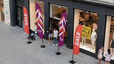 Beachflags für Modegeschäfte – Ihr Sale wird zum Hingucker