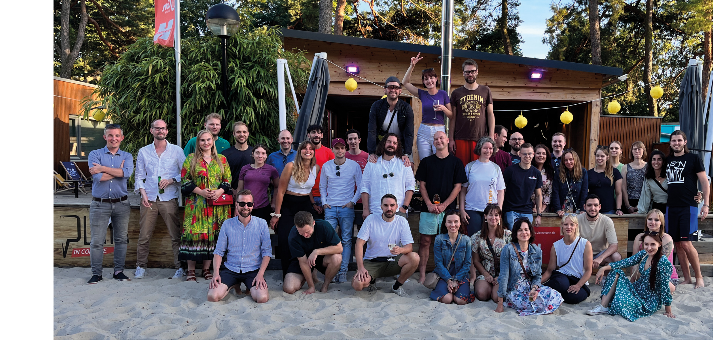 Team von bannerstop bei einem gemeinsamen Sommer-Teamevent – Full-Service-Partner für großformatigen Werbedruck