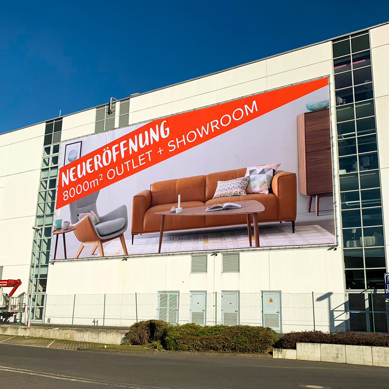 XXL Fassaden-Banner an Gewerbegebäude, Außenwerbung mit großer Reichweite
